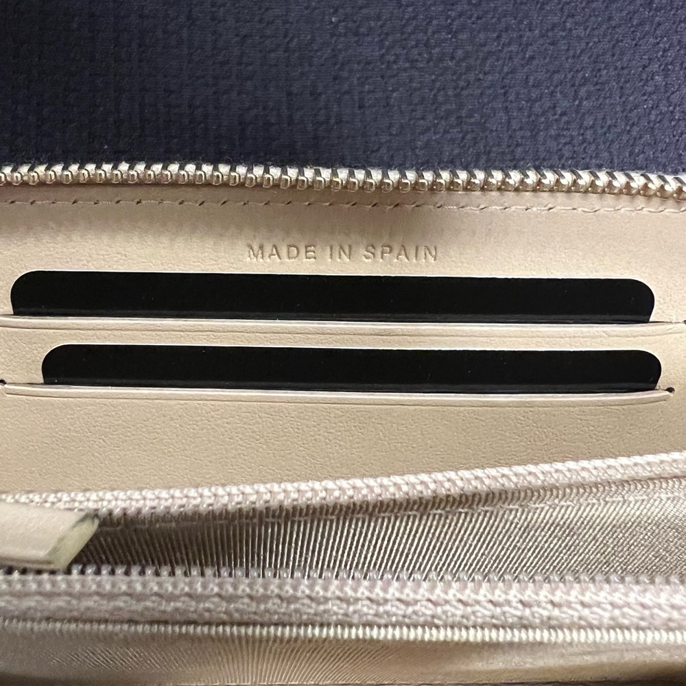 Authentic Chanel beige tan medium zip wallet - Picture 4 of 6